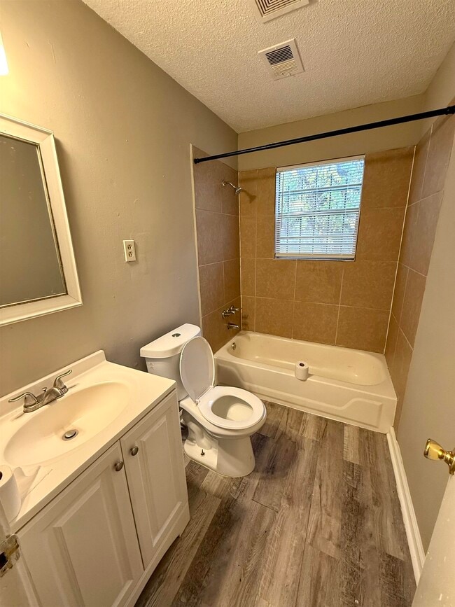 Building Photo - 1728 Felix Ave