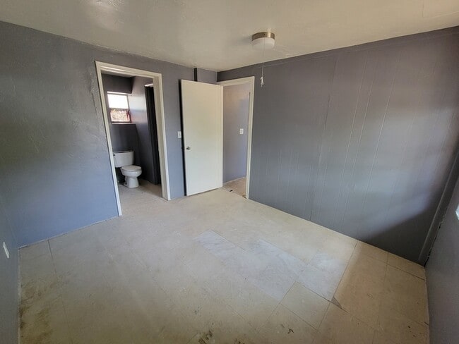 Foto del edificio - 461 W Thurber Rd