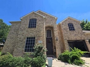 Building Photo - 2601 Valencia Ln