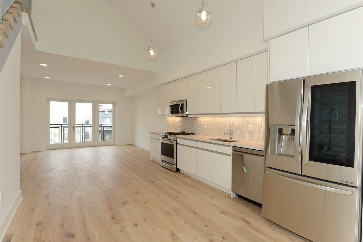 Kitchen - 1101 Grand St