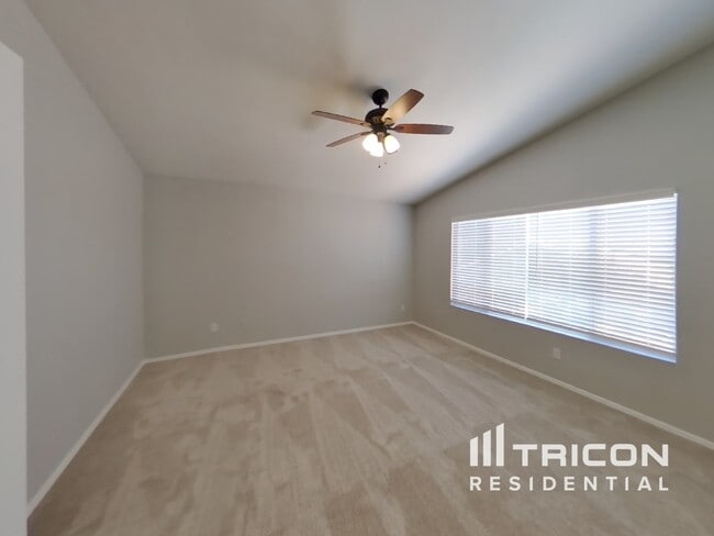 Foto del edificio - 8566 W Denton Ln