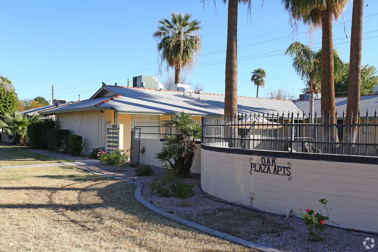 Foto principal - Oak Plaza Apartments