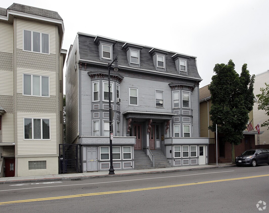 Building Photo - 606-608 Dorchester Ave