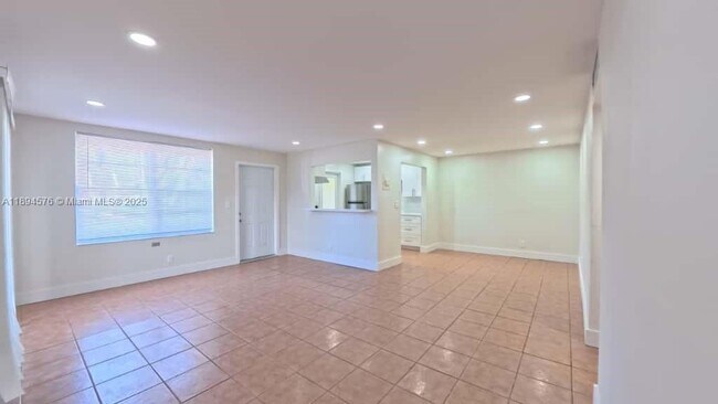 Foto del edificio - 1720 Funston St