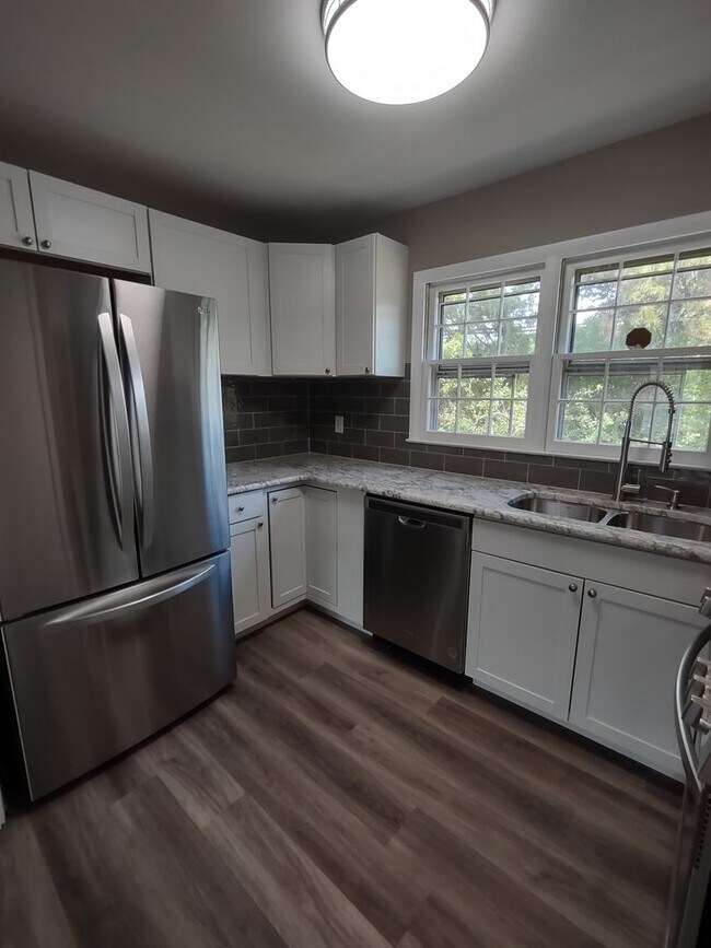 Foto del edificio - Newly Renovated Condo located in "Coventry...