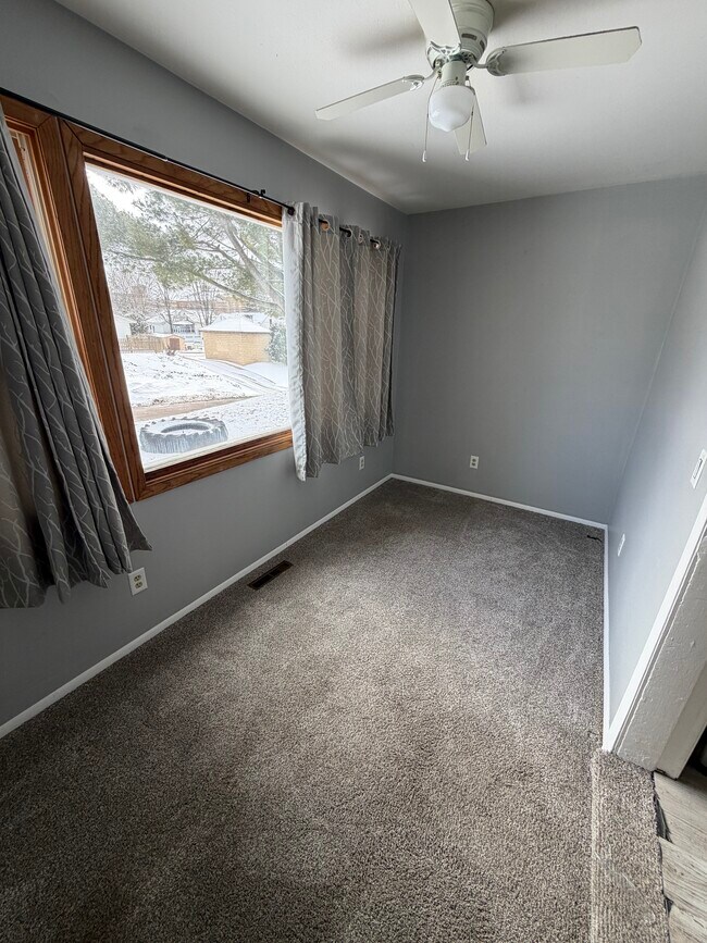 Foto del edificio - 104 N Grove St