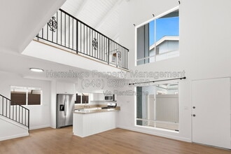 Building Photo - 601.5 Larkspur Ave