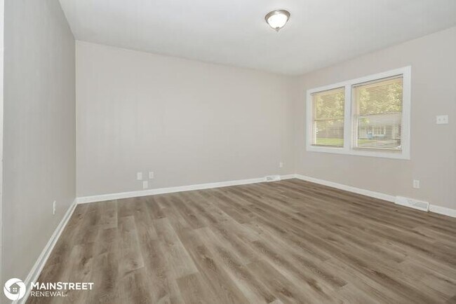 Foto del edificio - 1120 WARWICK RD, WHITELAND, IN 46184