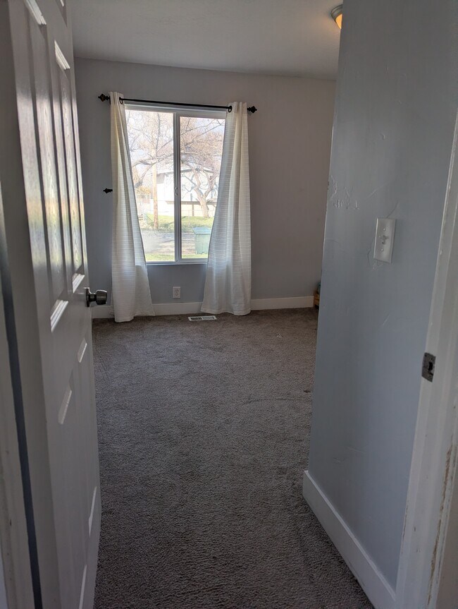 Building Photo - 4885 W Pavant Ave