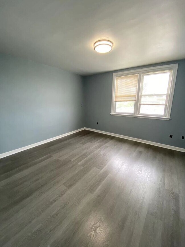 Foto del edificio - 3 Bedroom and 1 bathroom Row House Availab...