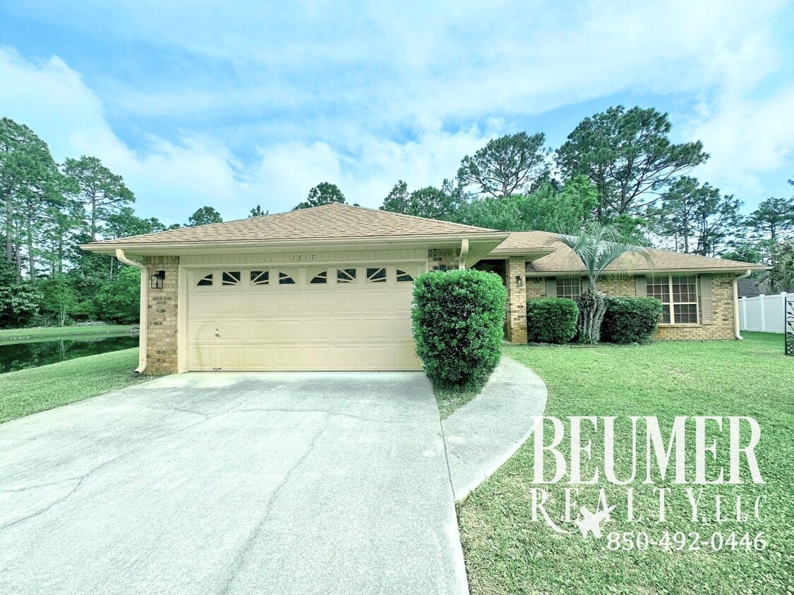 Foto principal - Updated 4bedroom 2bath Home for Rent