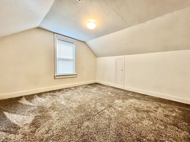 Building Photo - 2130 Bourdon St