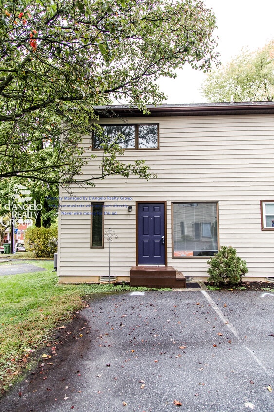 999 Oak Ln Unit A, New Cumberland, PA 17070 Room for Rent in New