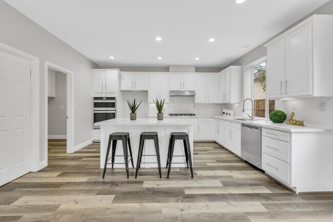 Building Photo - Gorgeous East Elk Grove Home