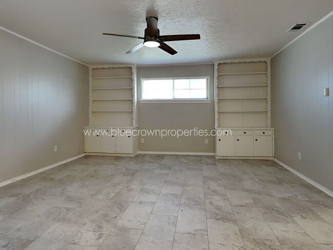 Foto del edificio - 8322 Lullwater Dr