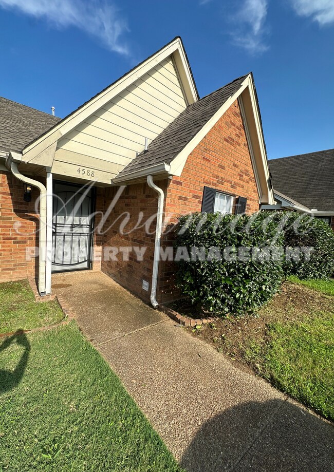 Foto del edificio - Lovely Home for Rent in East Memphis Area