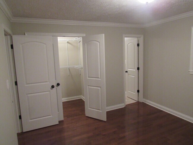 Foto del edificio - 4 Bedroom, 3 Bath Basement Ranch with Coun...