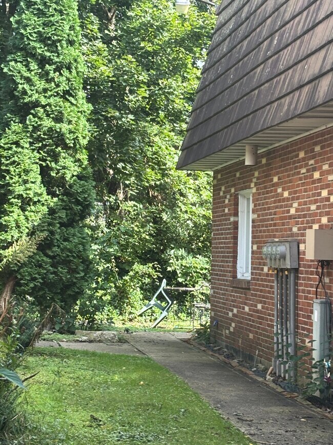 Building Photo - 154 Glenn St