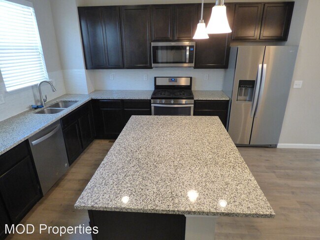Building Photo - 2 br, 3 bath House - 4140 E. Warren Ave. #5