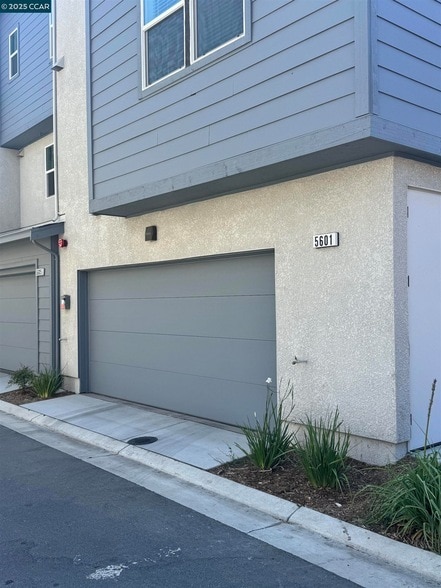 Building Photo - 5601 Linen Ct