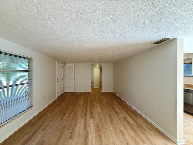 Foto del edificio - 2 Bedroom Home - Close to Siesta Key! Pet ...