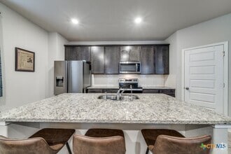 Building Photo - 2421 Ayers Dr