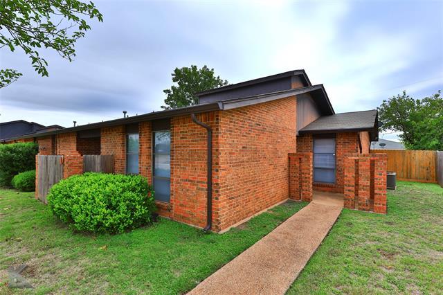 Foto del edificio - 3117 Button Willow Ave