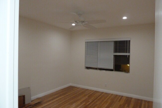 Building Photo - 4380 Bakman Ave