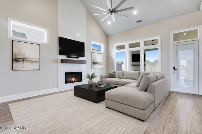 Building Photo - 315 San Marcos Dr
