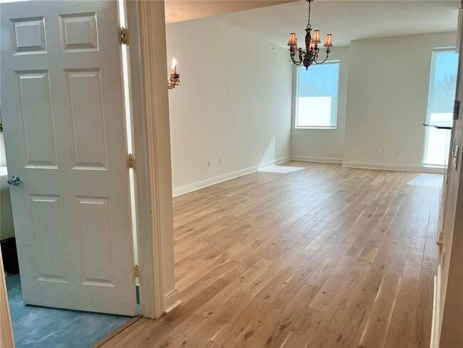 Building Photo - 800 N Tamiami Trl