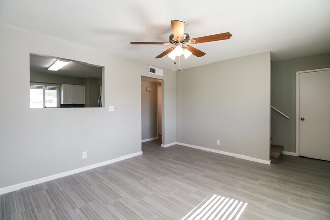 Building Photo - 830 W Del Rio St