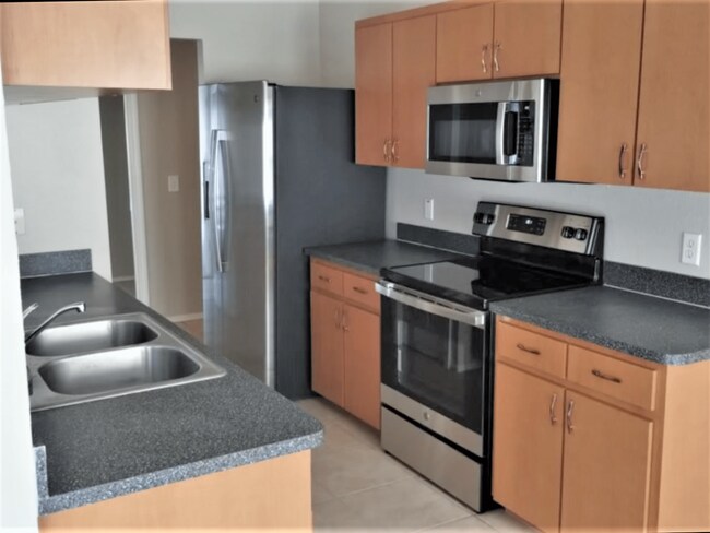 Building Photo - 1749 James Pointe Dr