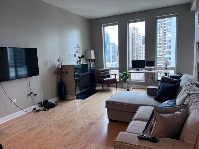 living room - 1250 S Michigan Ave