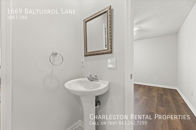 Foto del edificio - 1669 Baltusrol Ln