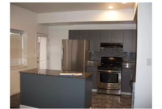 Foto del edificio - 5885 Nina Pl