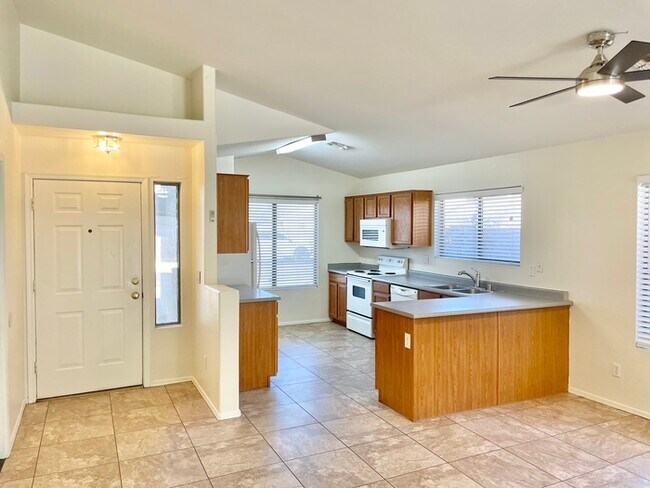 Building Photo - Fabulous 3-bedroom, 2-bathroom home For Rent in Avondale!!