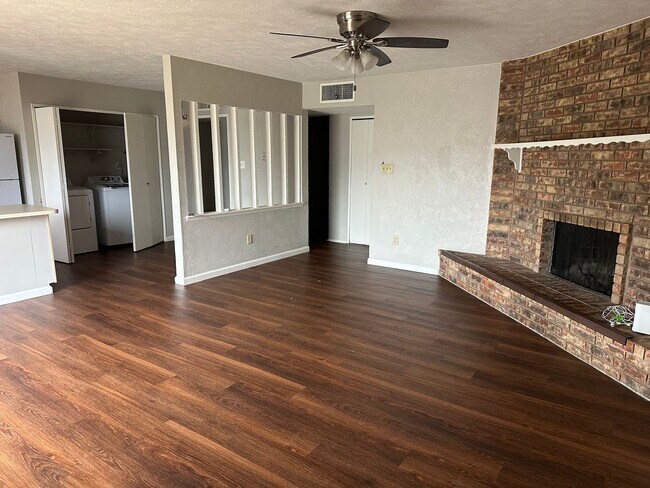 Building Photo - LISD SCHOOLS!