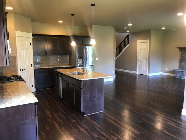Foto del edificio - 3527 Northeast Crystal Springs Drive
