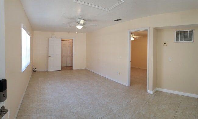 Foto del edificio - 2807 Fan Palm Dr