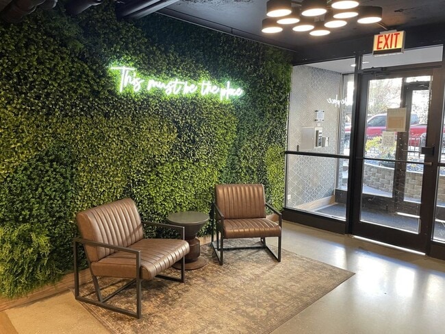 Foto del edificio - 525 W Oakdale Ave