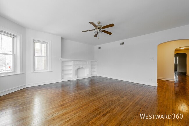 Building Photo - 7831 S Kingston Ave