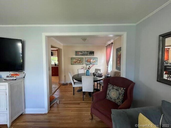Building Photo - 16 Berges Ave