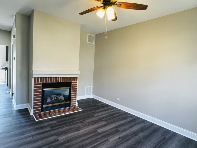 Building Photo - 751 Cherry Creek Dr