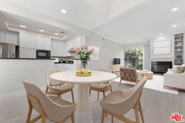 Building Photo - 1820 S Beverly Glen Blvd