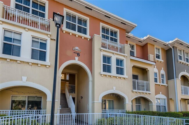 Foto del edificio - 3 br, 2.5 bath House - 10885 NW 89th Ter U...