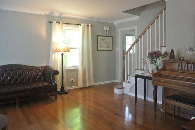 Building Photo - 583 Ivy Ct