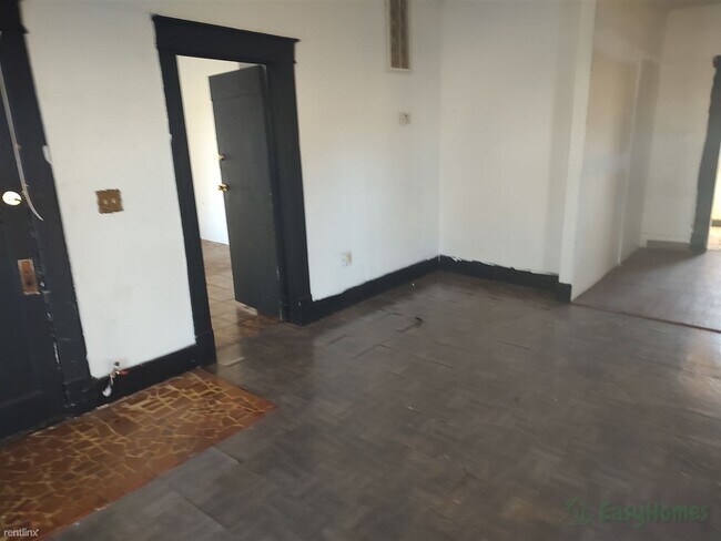 Building Photo - 2 br, 1 bath House - 604 West C Avenue