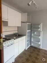 Building Photo - 217 Hollister Ave