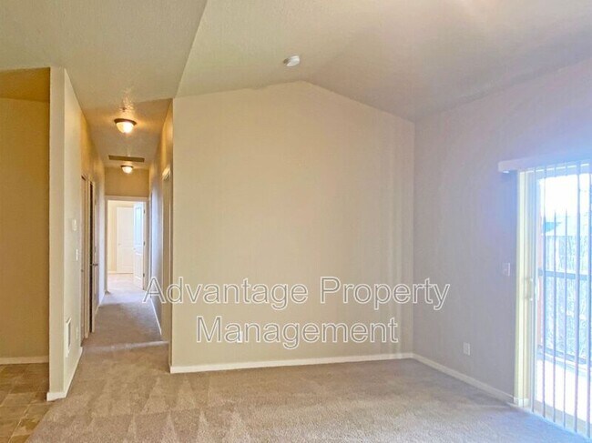 Foto del edificio - 537 Catron St N