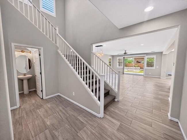 Foto del edificio - Stunning 5 Bed/5Bath Home in Gated Community – Over 3,100 SqFt of Modern Living -New Carpet throu...